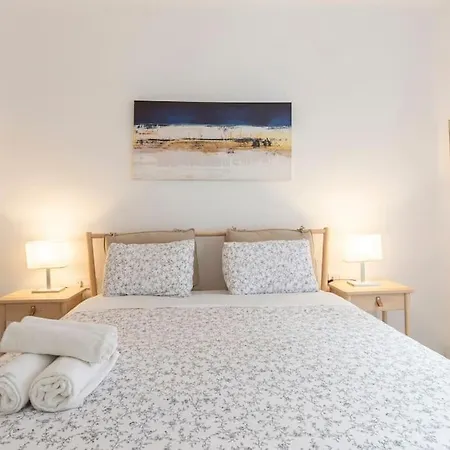 Apartment 3 Bedroom Flat In Historic Centre *