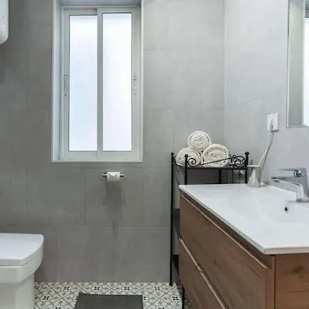 Apartment 3 Bedroom Flat In Historic Centre *